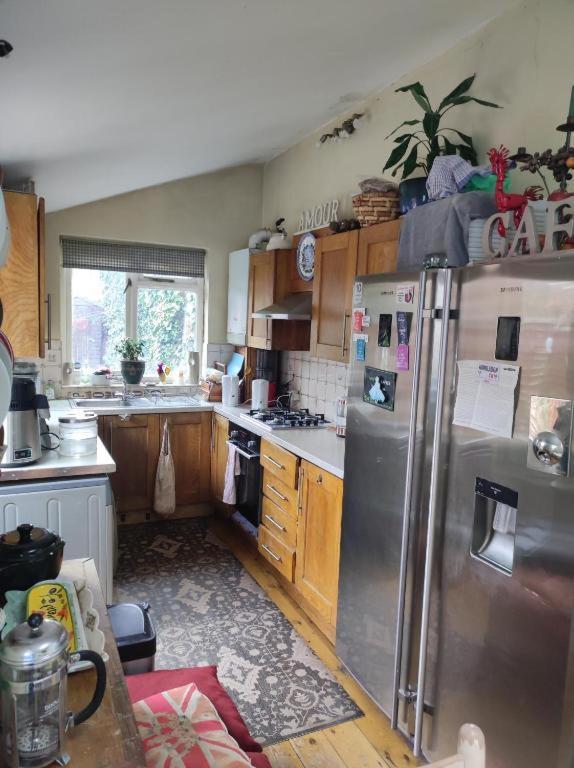 Cosy Double Near Wimbledon Gazde/Camere de închiriat *